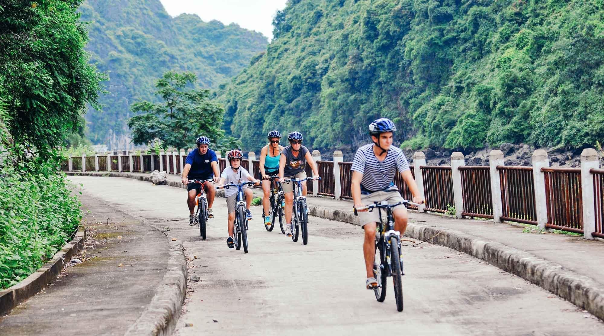 Mon Chéri Cruise Tour in Ha Long Bay – Lan Ha Bay