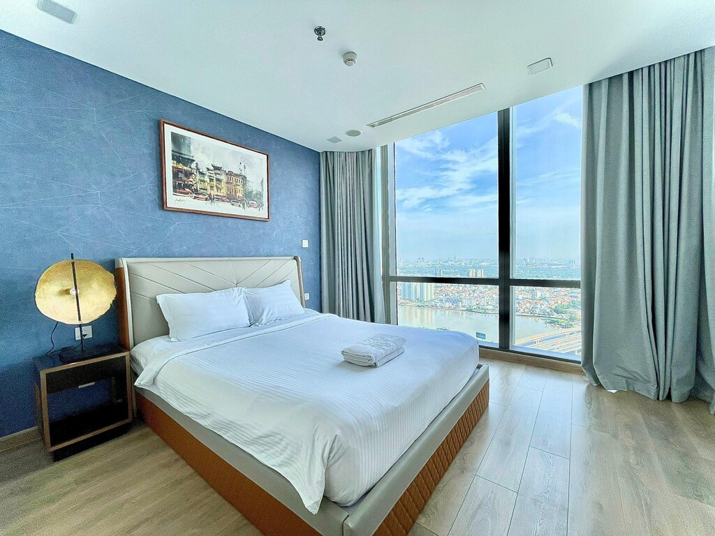 DongDong Skyview Apartment in Landmark 81 Tower