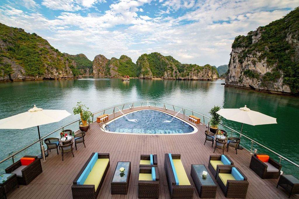 Stellar of the Seas Tour in Ha Long Bay