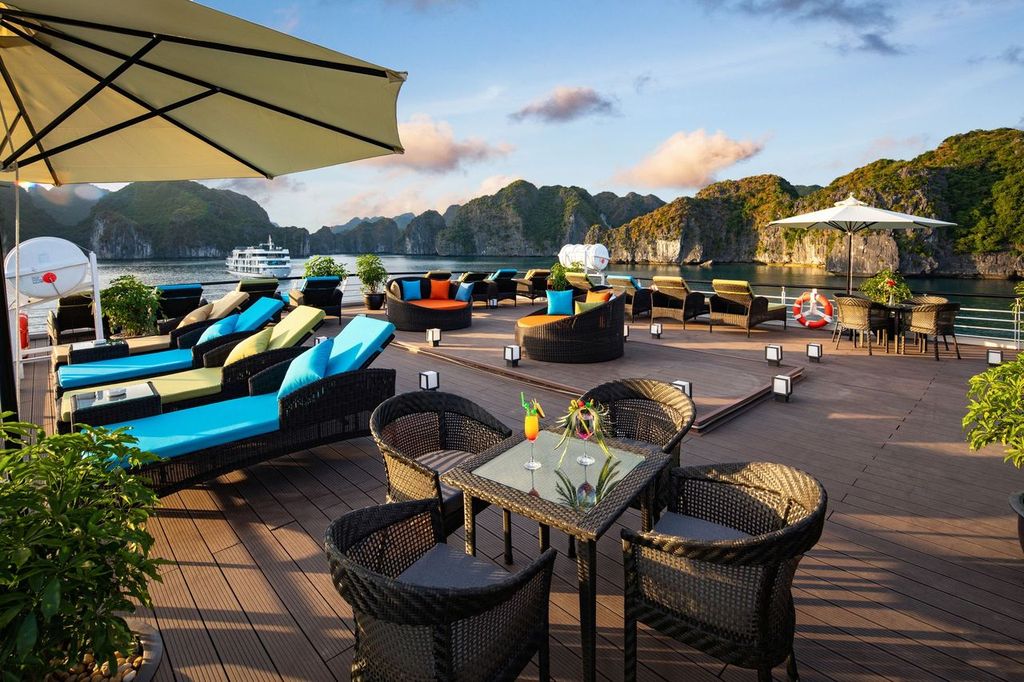 Stellar of the Seas Tour in Ha Long Bay